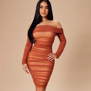 Ready In A Ruched off shoulder Midi Dress, Fashion Nova 💅
